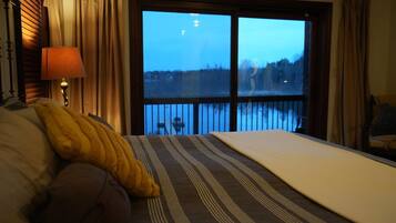 4 bedrooms, desk, iron/ironing board, free WiFi