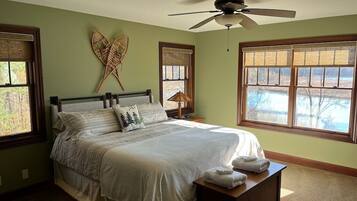 4 quartos, escrivaninha, ferros/tábuas de passar roupa