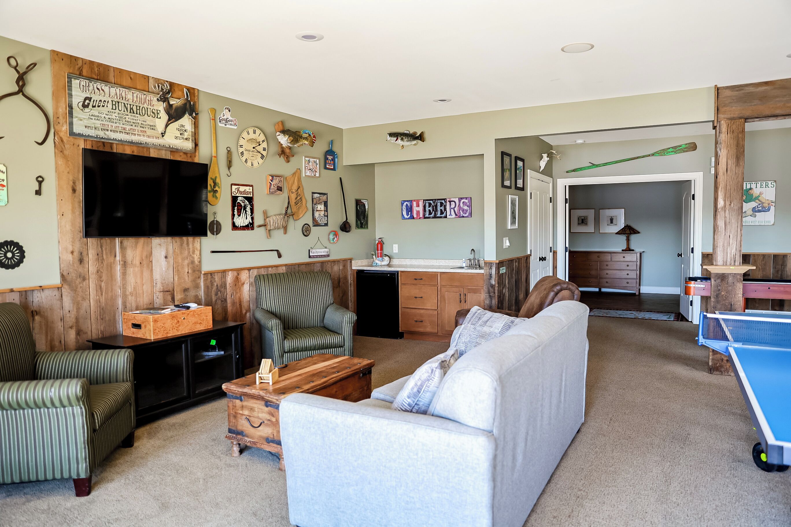 智能電視、壁爐、電子遊戲、乒乓球設施