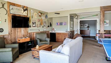 Smart TV, fireplace, video games, table tennis