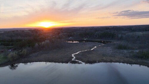 Lakefront Lodge & Adjacent Carriage House-65 Acres-Private Lake, Gourmet Kitchen