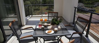 Villa Punta Sol with jacuzzi