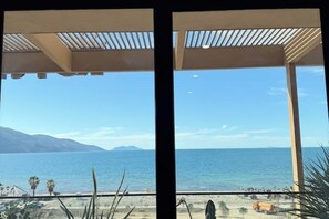 Interior - The Whale - Family friendly spacious apartment right on the beach (Orikum)