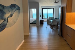 1 chambre, fer et planche à repasser, lit de bébé portatif, Wi-Fi