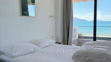 1 chambre, fer et planche à repasser, lit de bébé portatif, Wi-Fi
