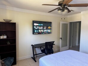 2 habitaciones, escritorio, tabla de planchar con plancha y wifi gratis 
