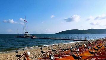 Private beach nearby, beach towels