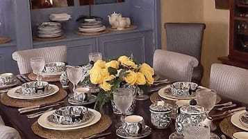 Café da manhã inglês grátis todos os dias