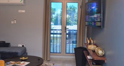 Resort like accommodations in Kingston with WiFi, AC, Pool and Rooftop. King bed