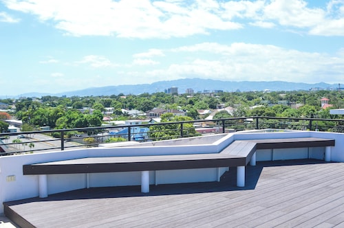 Resort like accommodations in Kingston with WiFi, AC, Pool and Rooftop. King bed