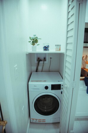 Interior - VillaBellaBlue/Near Airport/Laundry/Patio (Fort Myers)