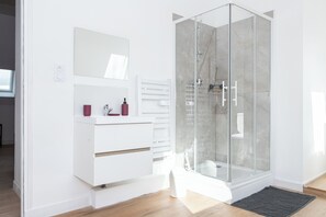 Shower, hair dryer, towels, soap - Spacious new studio-Le velours royal (Tourcoing)