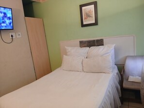 Iron/ironing board (on request), free WiFi - Valley Center guest house (Johannesburg)