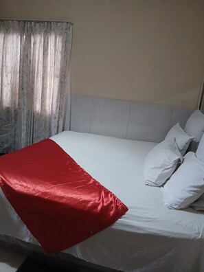 Iron/ironing board (on request), free WiFi - Valley Center guest house (Johannesburg)