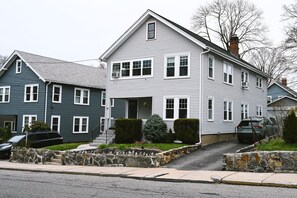 Exterior - Bright & Spacious Boston Retreat (Boston)