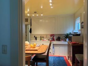 Microwave, stovetop, dishwasher, coffee/tea maker - Welcome to The Rumill house with spectacular views, WiFi and the ocean near by. (Tremont)
