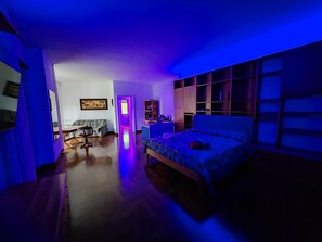 1 bedroom, desk, free WiFi, bed sheets
