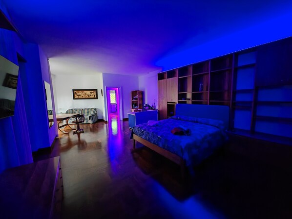 1 bedroom, desk, free WiFi, bed sheets