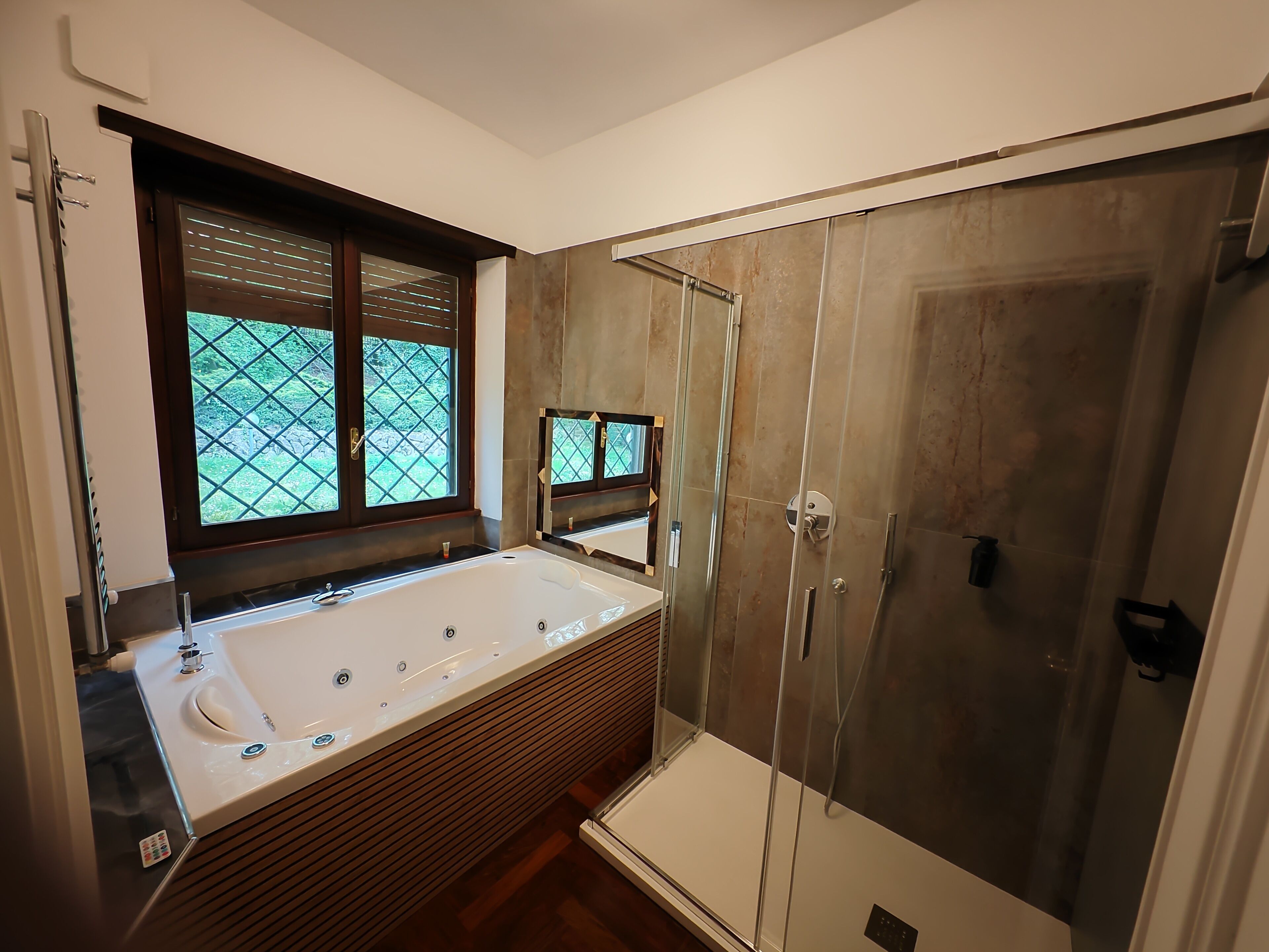 Whirlpool, Haartrockner, Bidet, Handtücher