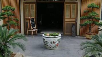 المنشأة من الداخل