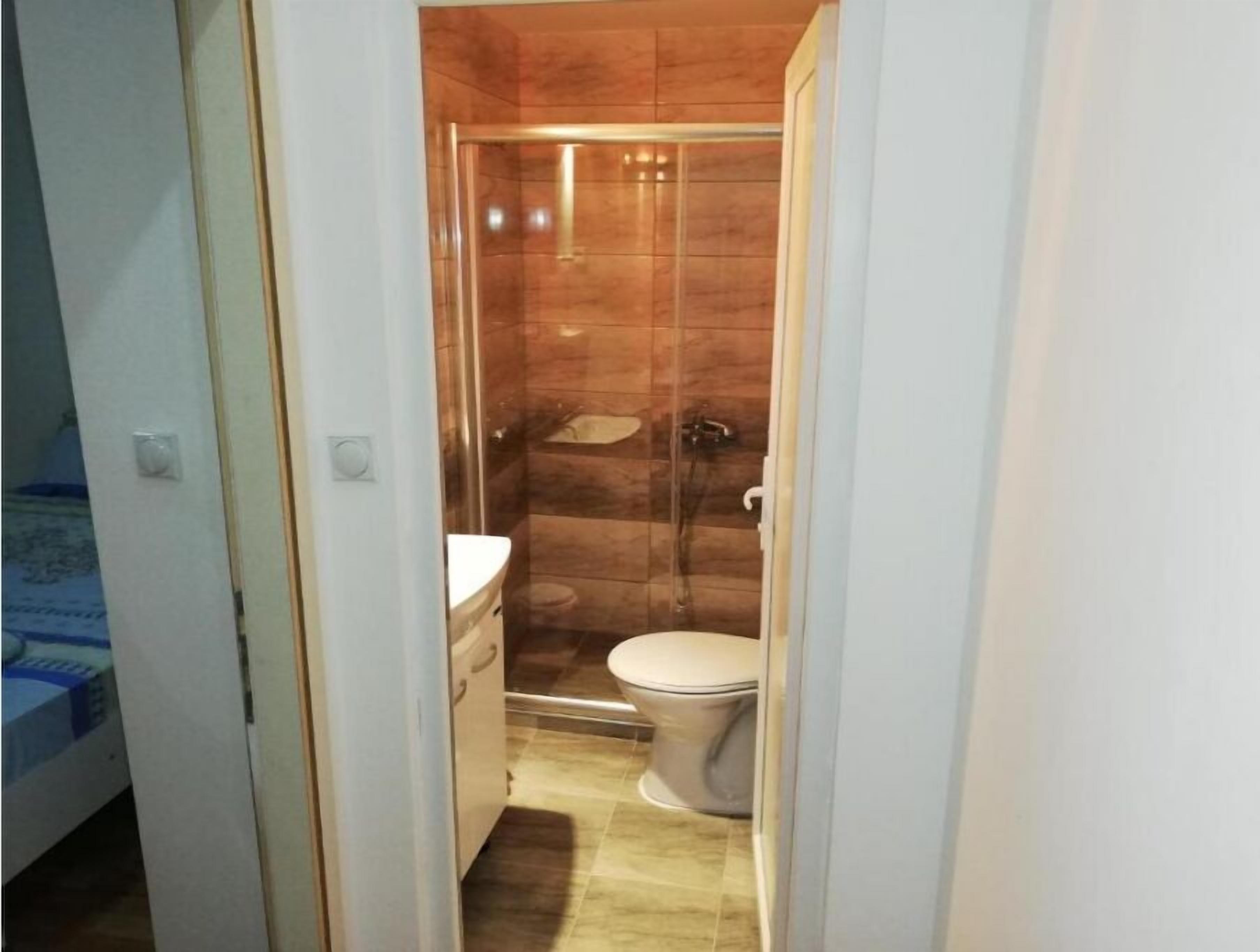 Haartrockner, Handtücher, Toilettenpapier