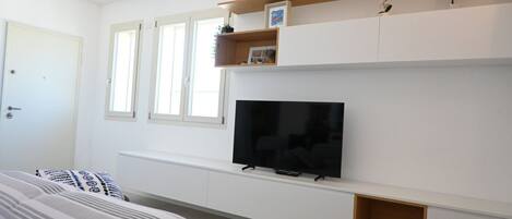 2 bedrooms, bed sheets