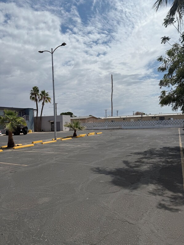 Free self-parking - Torch Lite Lodge  (Yuma)