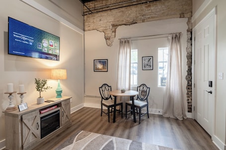 Interior. Downtown Laurel, Ground Level, No Stairs, King Bed