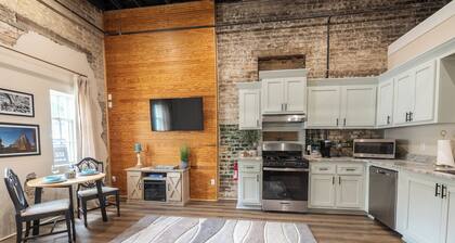 Only Groundfloor access Airbnb Downtown Laurel - G