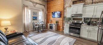 Only Groundfloor access Downtown Laurel - G