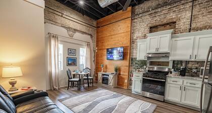 Only Groundfloor access Downtown Laurel - G