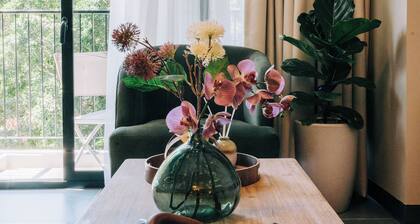 NEW Charming, fully-equipped 2-bedroom apartment - 30min from beach