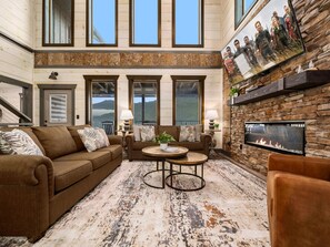 Smart TV, fireplace, offices - Million $ View|Games|Pool Table|Indr Pool (Sevierville)