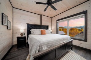 5 bedrooms, desk, WiFi, bed sheets - 7 min to Dollywood|Mtn View|Theater|Indr Pool|Game| (Pigeon Forge)