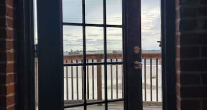 Modern Comfort Near Downtown – 5 Mins to Riverwalk, Breweries & VCU!