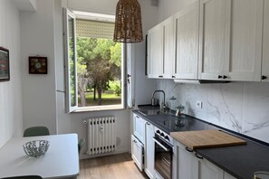 Fridge, oven, dishwasher