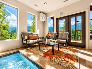 Smart TV, fireplace, offices - Million $ View|Theater|Games|Pool Table|Indr Pool (Sevierville)