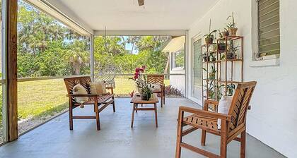 Charming Secluded Naples Nature Retreat –4BR/3BA sleeps 10. Enjoy Wildlife Views