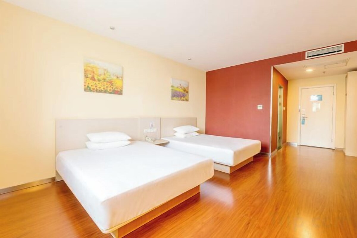 Business Standard Room