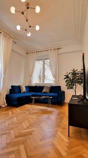 Smart TV, books - Jazzy and Spacious Apartment Prom des Anglais (Nice)