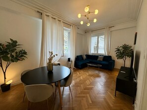 Smart TV, books - Jazzy and Spacious Apartment Prom des Anglais (Nice)