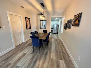 Dining - 3 Mins to Clifton Hill! - Steve's Falls Retreat (Niagara Falls)