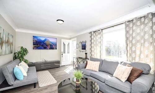 The Addisen ★ Clifton Hill 2 mins ★ 350Mbps ★ Games Room