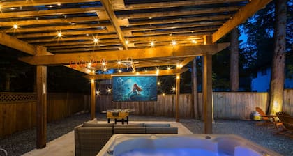 Family Retreat | Hot Tub, Fire Pit, Outdoor Theater & Games