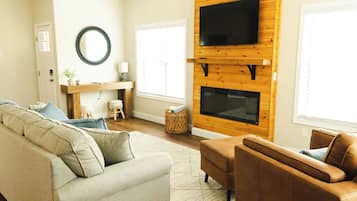 Smart TV, fireplace