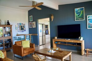 TV - Villa Acacias, Villa Acacias, piscine et vue panoramique (L'Étang-Salé)