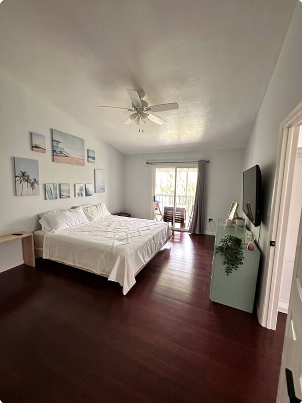 2 bedrooms, iron/ironing board, WiFi, bed sheets - Central Modern Family Friendly Condo Near Beach (Fort Myers)