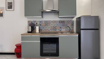 Frigorifero, forno, macchina per tè/caffè, pentole/stoviglie/utensili