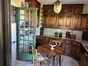 Refrigerador, microondas, horno y lavavajillas 