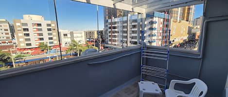 Habitación triple Premium | Minibar, cortinas blackout, wifi gratis y ropa de cama